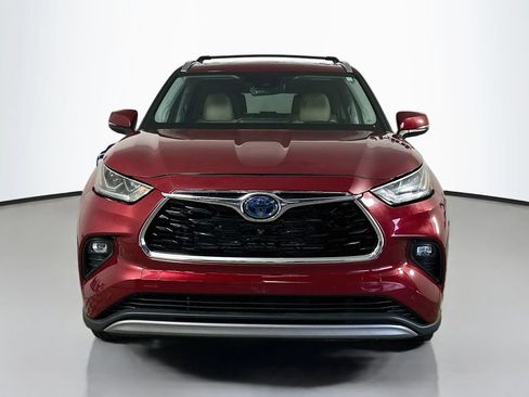 Used 2022 Toyota Highlander Platinum FWD image 2