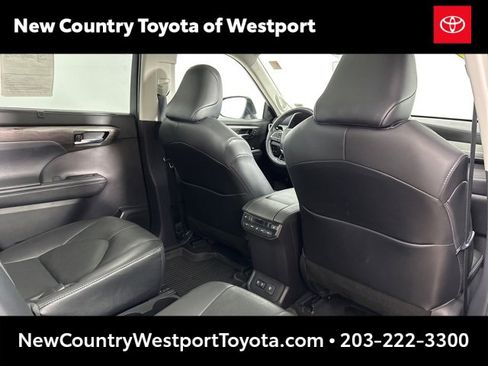 Used 2021 Toyota Highlander Platinum image 28