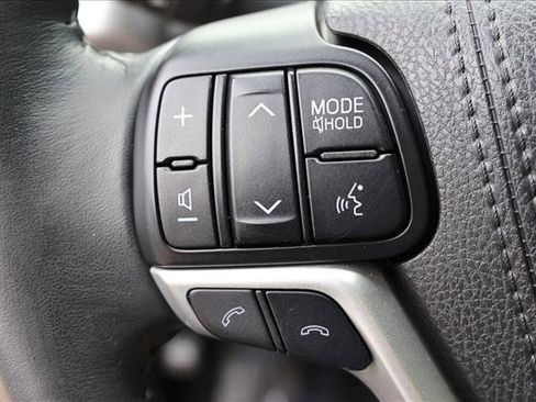 Used 2018 Toyota Highlander XLE AWD/4WD image 14