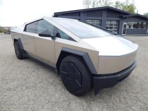 Used 2024 Tesla Cybertruck AWD Crew Cab image 5