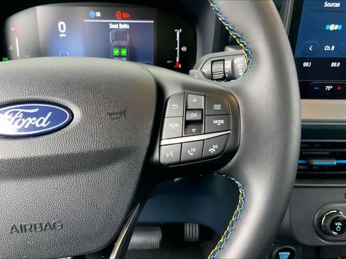 Used 2025 Ford Maverick Lobo image 22