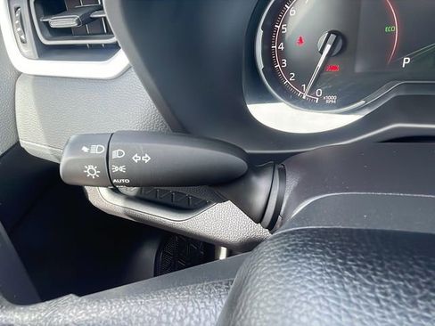 Used 2025 Toyota RAV4 XLE image 19