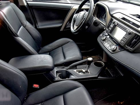 Used 2014 Toyota RAV4 Limited w/ Technology Package AWD/4WD image 19
