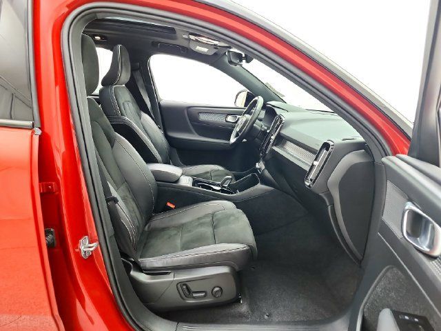 Used 2022 Volvo XC40 P8 Recharge Plus AWD/4WD image 19