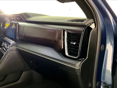 Used 2025 GMC Sierra 2500 Denali Ultimate AWD/4WD image 18