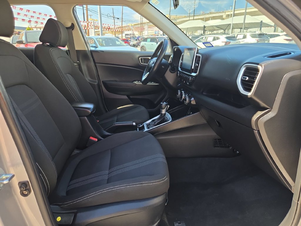 Used 2025 Hyundai Venue SEL FWD image 32