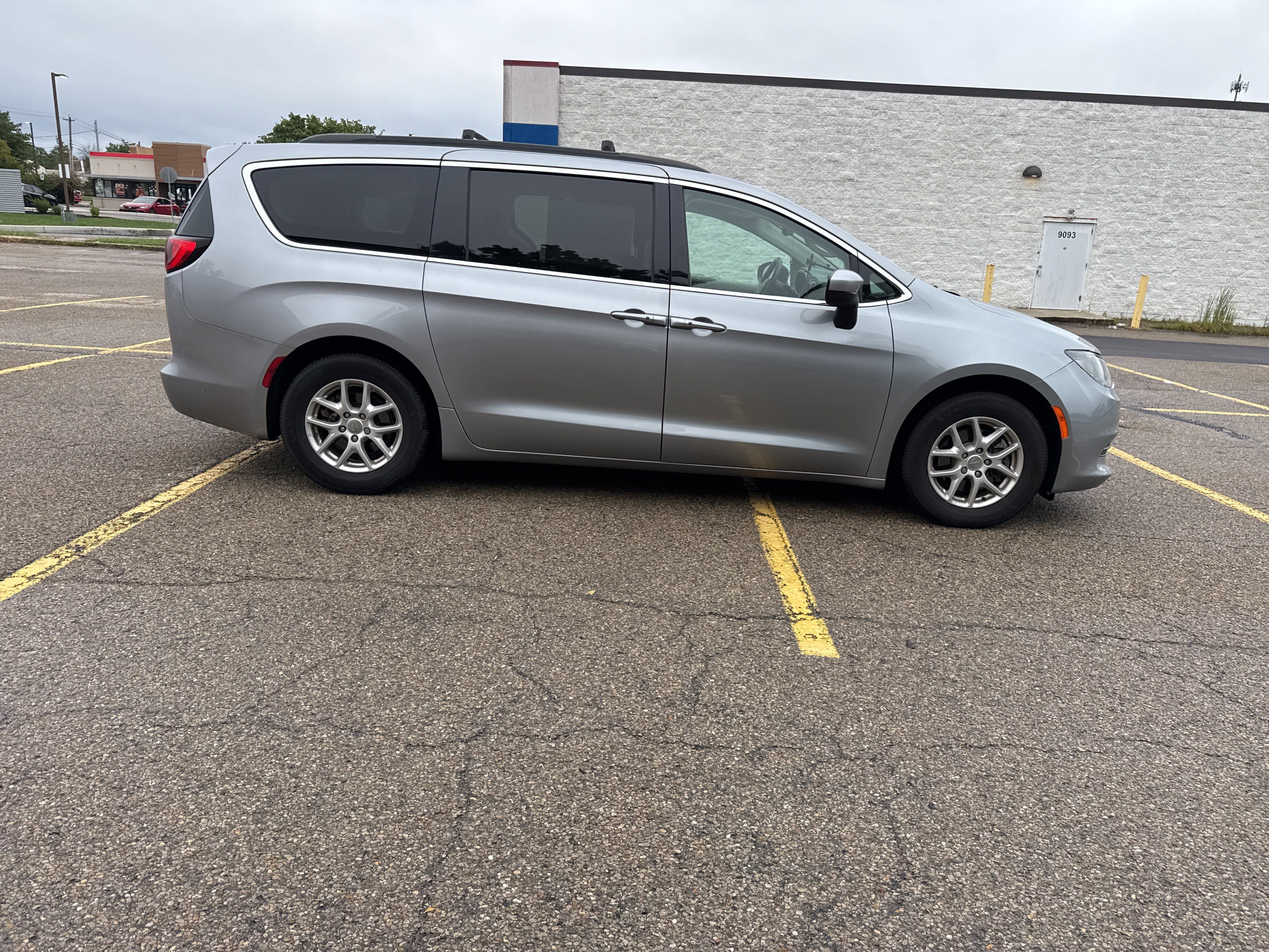 Used 2020 Chrysler Voyager Lxi FWD image 19