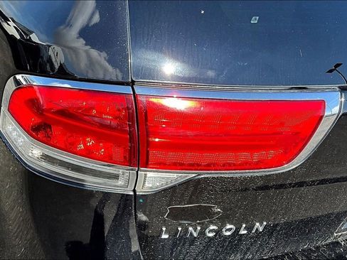 Used 2013 Lincoln MKX AWD image 19