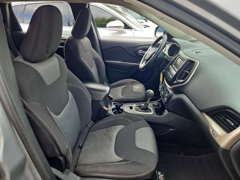 Used 2014 Jeep Cherokee Latitude AWD/4WD image 16