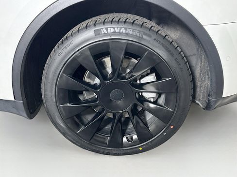 Used 2022 Tesla Model Y Long Range AWD/4WD image 11