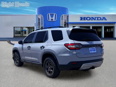 Certified 2025 Honda Pilot TrailSport image 4