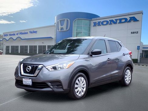 Used 2020 Nissan Kicks S FWD image 1