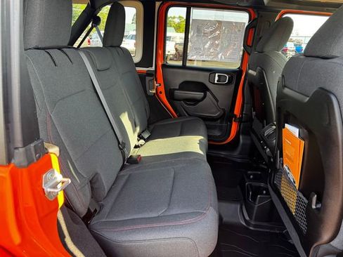 Certified 2025 Jeep Wrangler Unlimited Rubicon w/ Convenience Group AWD/4WD image 16
