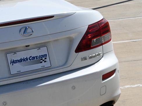 Used 2010 Lexus IS 350C Luxury image 10