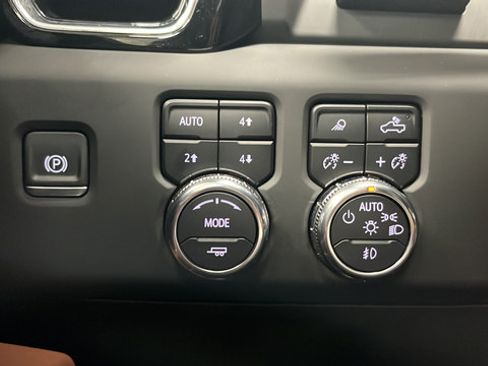 Used 2025 GMC Sierra 3500 Denali Ultimate AWD/4WD image 36