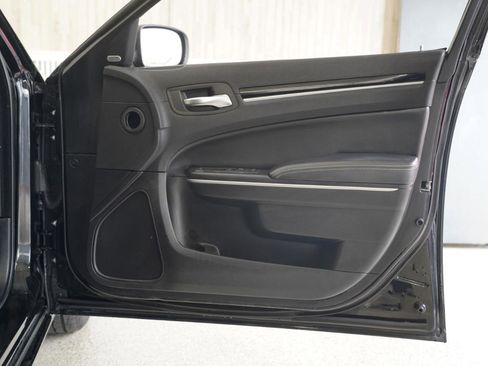 Used 2019 Chrysler 300 S AWD/4WD image 32