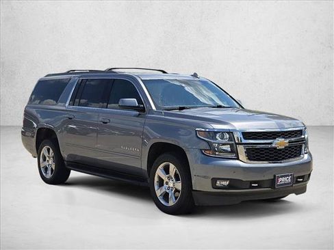Used 2020 Chevrolet Suburban LT RWD image 3
