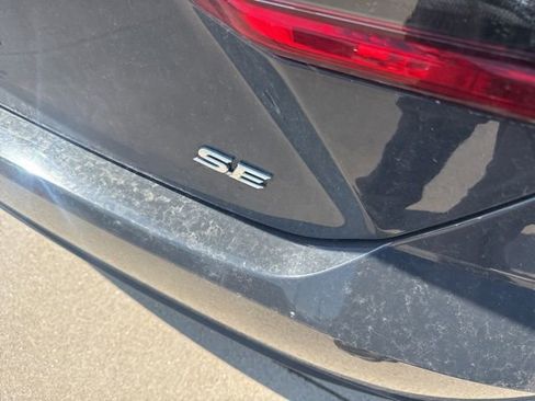 Used 2025 Toyota Camry SE image 4