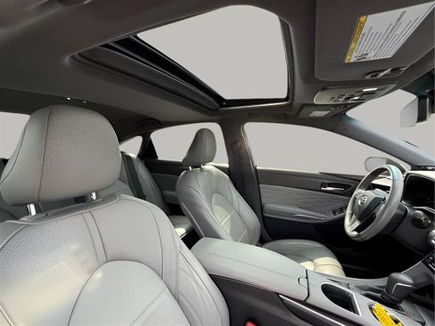 Used 2019 Toyota Avalon Limited image 24