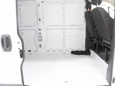 Used 2025 RAM ProMaster 2500 w/ Convenience Group image 17