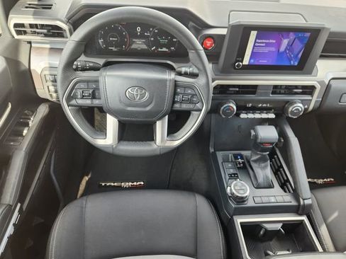 Certified 2025 Toyota Tacoma TRD Off-Road AWD/4WD image 27