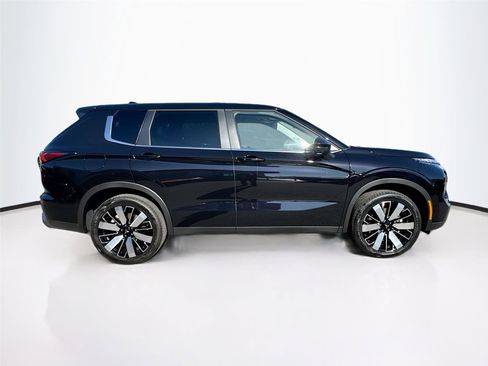 New 2025 Mitsubishi Outlander SE AWD/4WD image 8