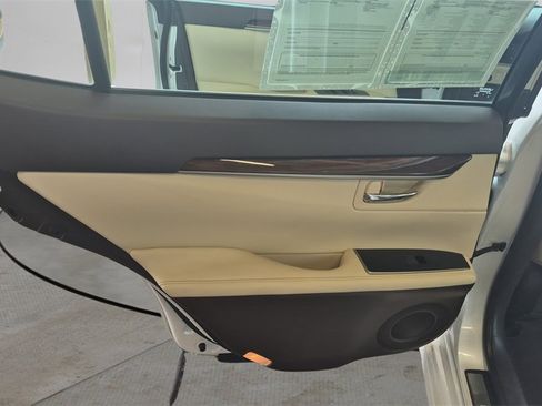 Used 2017 Lexus ES 350 w/ Premium Package image 28