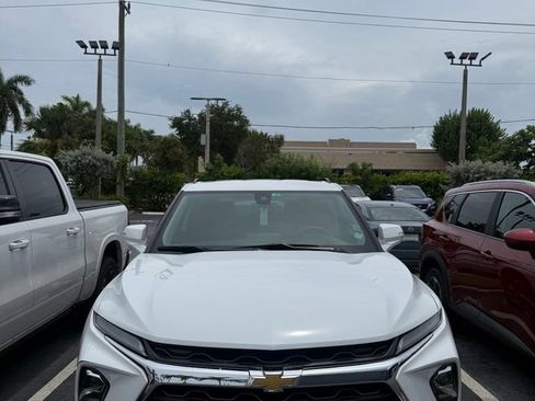 Used 2023 Chevrolet Blazer LT FWD image 2