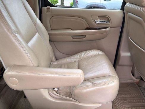 Used 2010 Cadillac Escalade ESV Premium RWD image 43