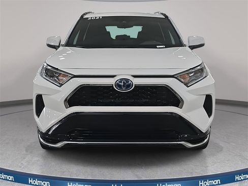 Used 2021 Toyota RAV4 SE image 3