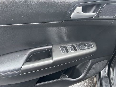 Used 2020 Kia Sportage S AWD/4WD image 11