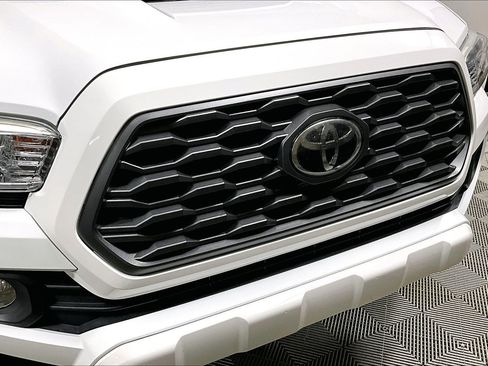 Used 2020 Toyota Tacoma TRD Sport image 30