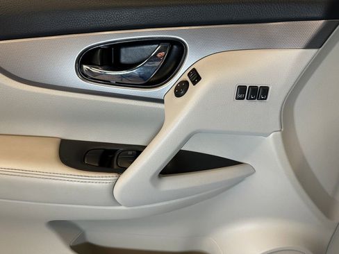 Used 2020 Nissan Rogue Sport SL w/ Premium Package FWD image 18