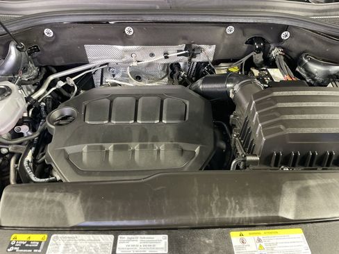 Used 2025 Volkswagen Atlas SE image 11