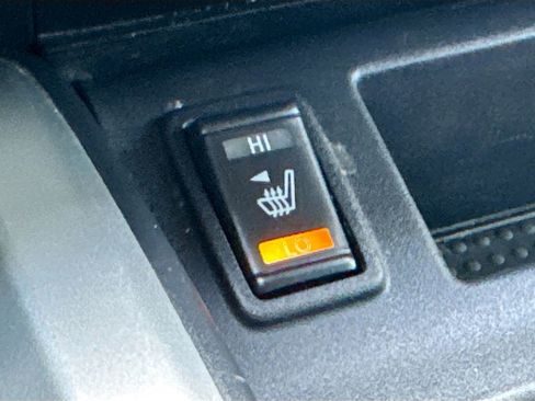 Used 2019 Nissan Titan SV w/ SV Convenience Package image 21