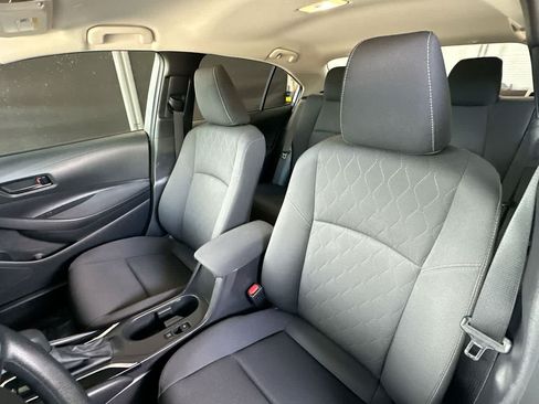 Used 2025 Toyota Corolla LE FWD image 14