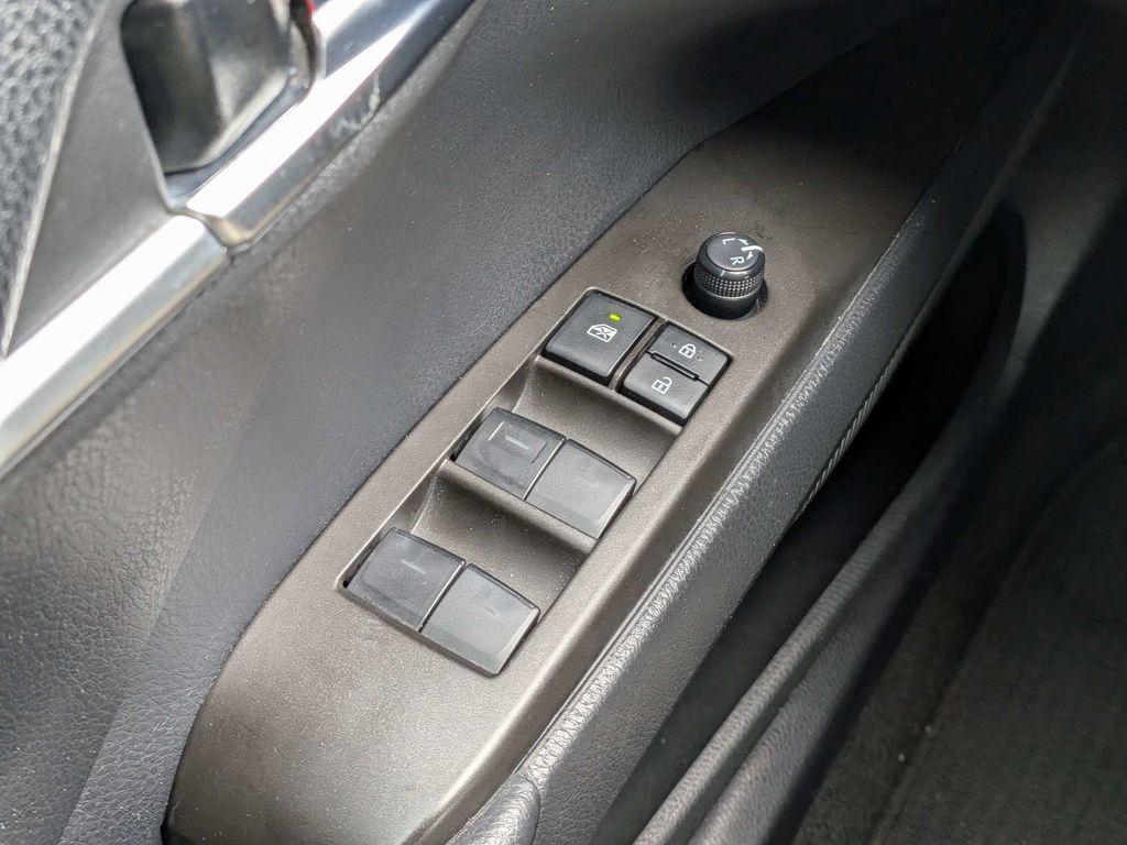 Used 2023 Toyota Camry SE FWD image 19