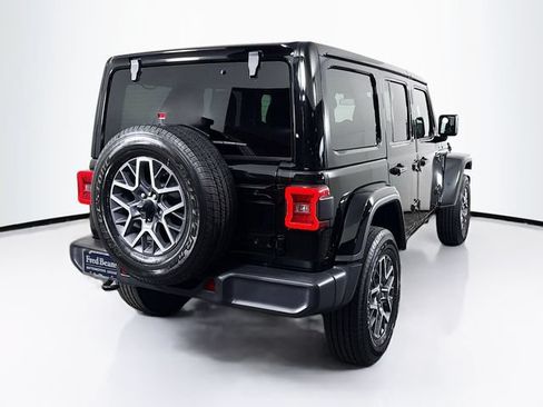 Used 2026 Jeep Wrangler Unlimited Sahara AWD/4WD image 8