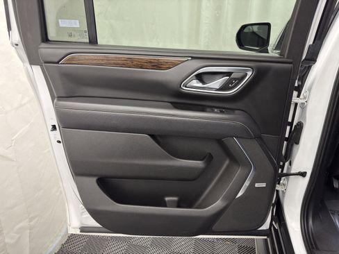 Used 2023 Chevrolet Suburban Premier image 25