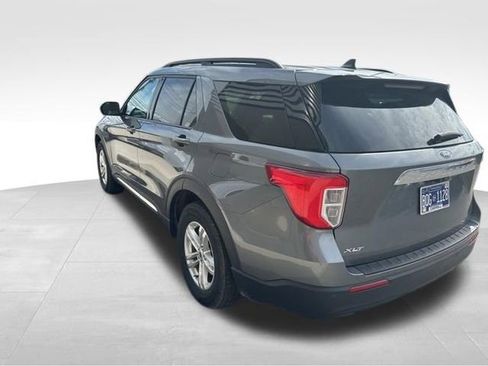 Used 2023 Ford Explorer XLT image 2