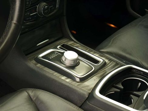 Used 2021 Chrysler 300 Touring L image 34