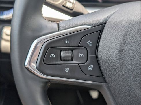 Used 2025 Chevrolet Trax LT w/ LT Convenience Package FWD image 15
