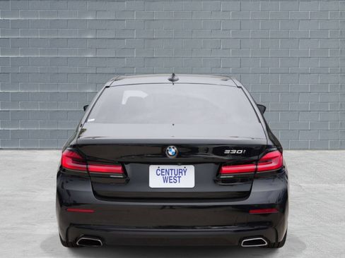 Used 2022 BMW 530i w/ Premium Package RWD image 4