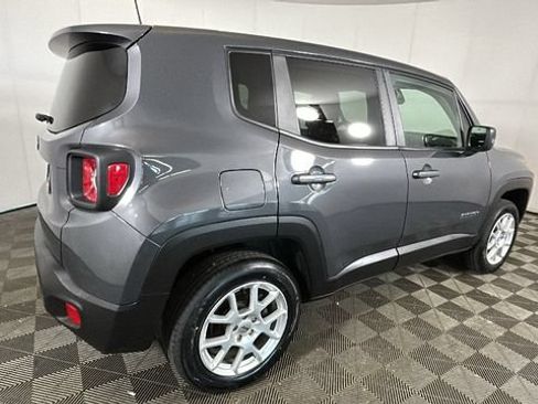 Used 2023 Jeep Renegade Latitude AWD/4WD image 2