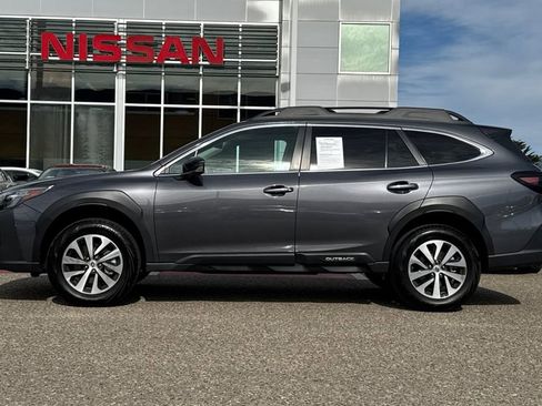 Used 2025 Subaru Outback Premium image 7