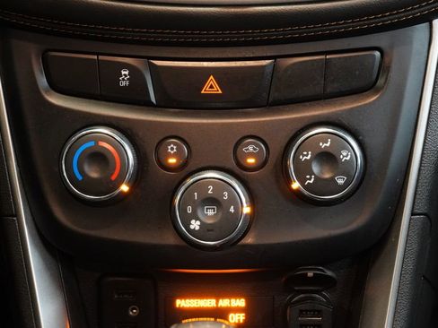 Used 2019 Chevrolet Trax LT w/ LT Convenience Package FWD image 20