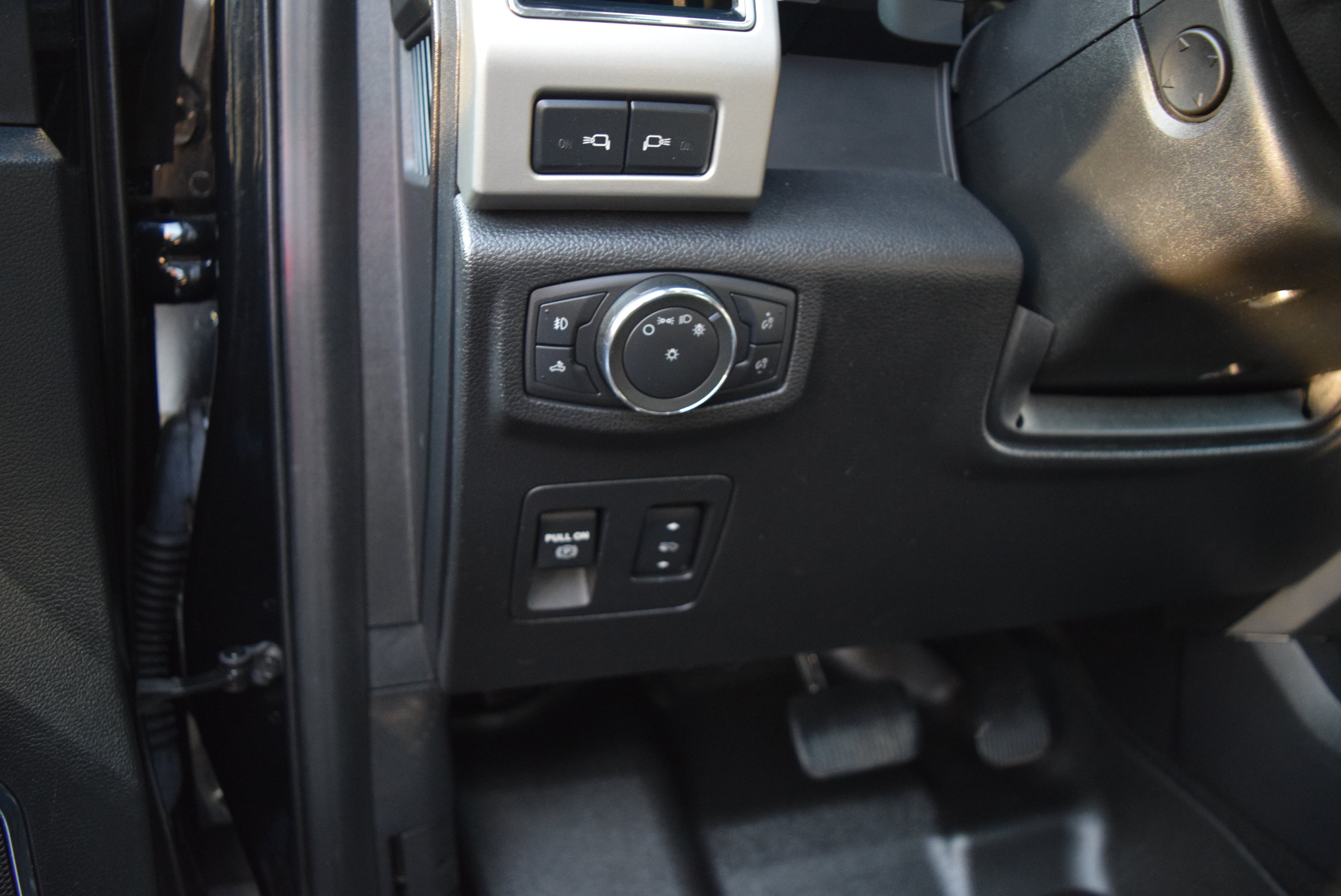 Used 2020 Ford F150 Lariat w/ Equipment Group 502A Luxury AWD/4WD image 14