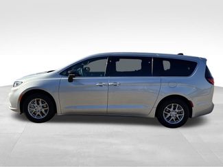 New 2026 Chrysler Pacifica Select video 2