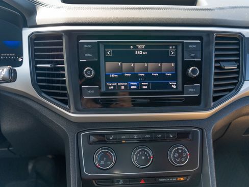 Used 2023 Volkswagen Atlas Cross Sport SE FWD image 23