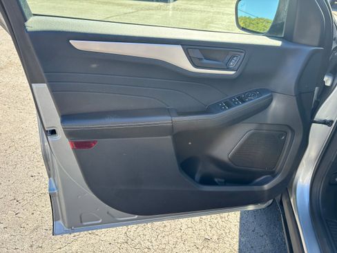 Used 2022 Ford Escape SE w/ SE Sport Appearance Package AWD/4WD image 12